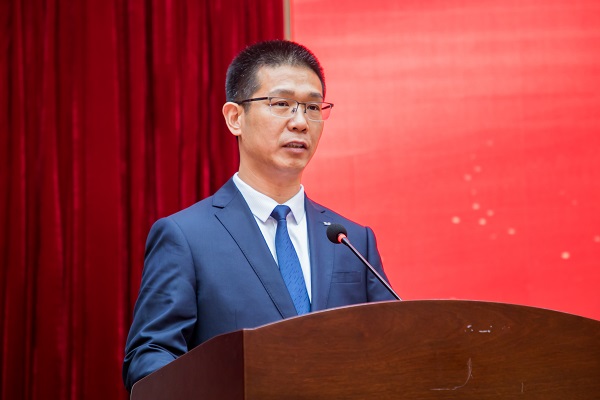 河南省建筑业协会中小企业分会会长、集团公司总经理祝建明作表态发言.jpg 河南省建筑业协会中小企业分会会长、集团公司总经理祝建明作表态发言.jpg