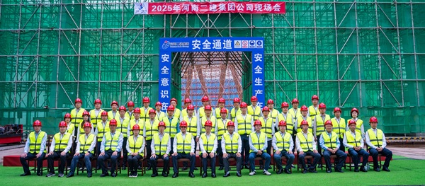第一组合影.jpg