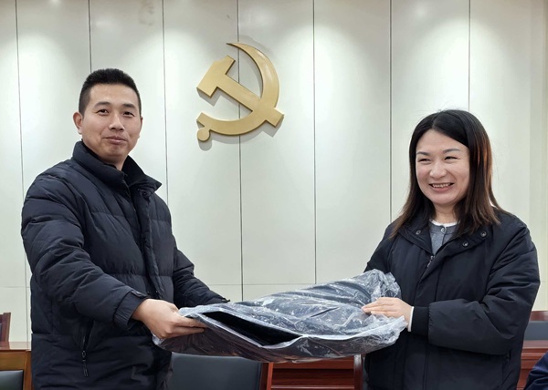 捐赠活动现场.jpg